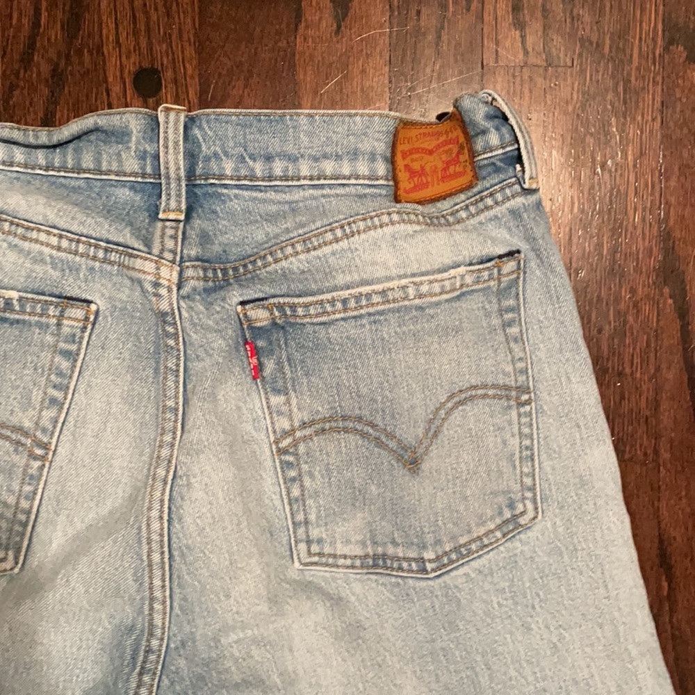 Light blue washed Levi’s - Picture 3 of 3